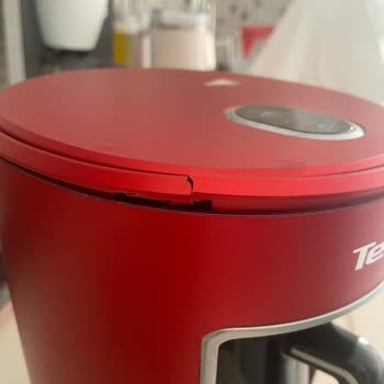 Kırık Kahve Makinesi Ve Kaba Servis Davranışı