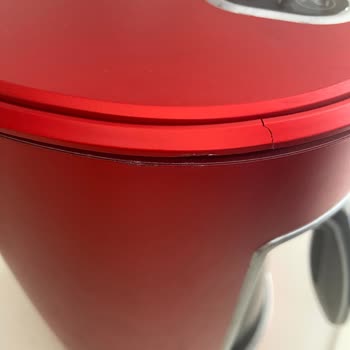 Kırık Kahve Makinesi Ve Kaba Servis Davranışı