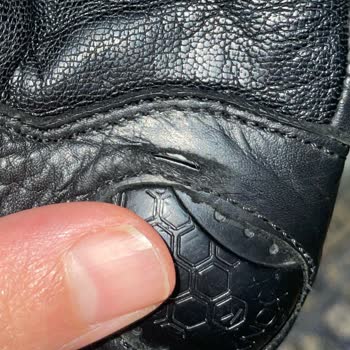 Knox Eldivenin Avuç İçindeki Dikiş Sorunu Ve Garanti Reddi