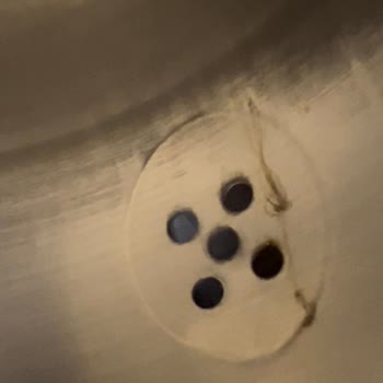 Korkmaz Demliğin Delik Kısmında ve Emziğin Dış Kısmında Paslanma Oluştu