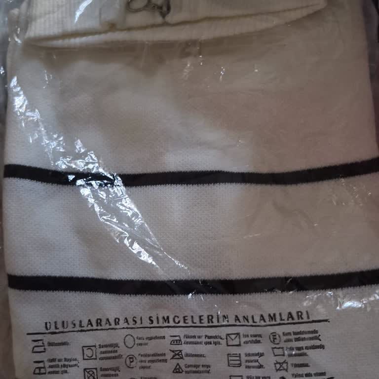 Yanlış Ürün Gönderildi, Kötü Kokulu Kazak Aldım Ve İletişim Engellendi