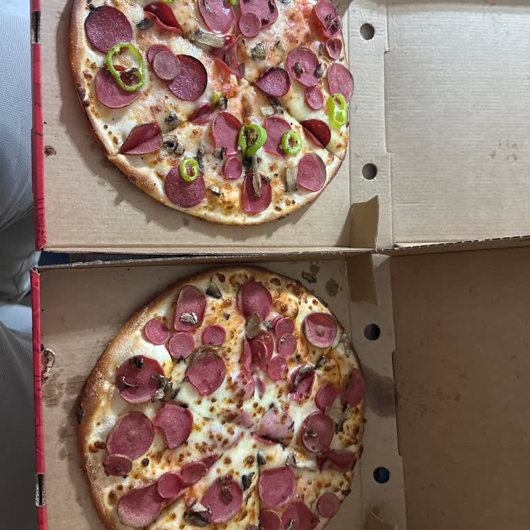 Mantar İçeren Pizza Gelen İçin Sağlık Riski Ve Ücret İadesi Talebi