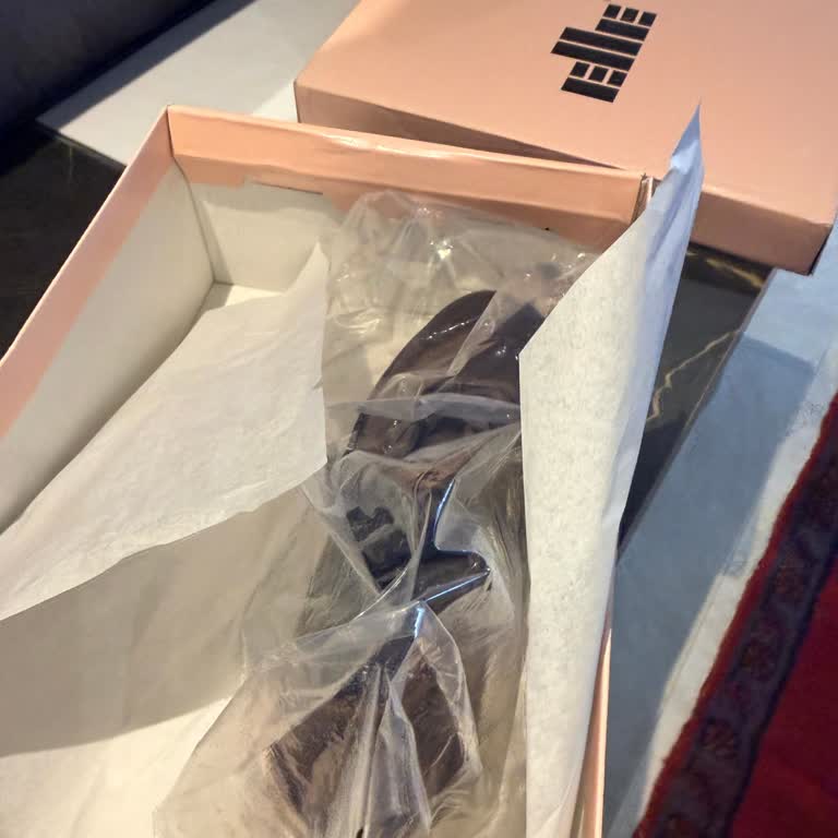 Elle Markasının Online Sitesinde Tek Ayakkabı Eksik Gönderildi Ve İade Yanıtsız