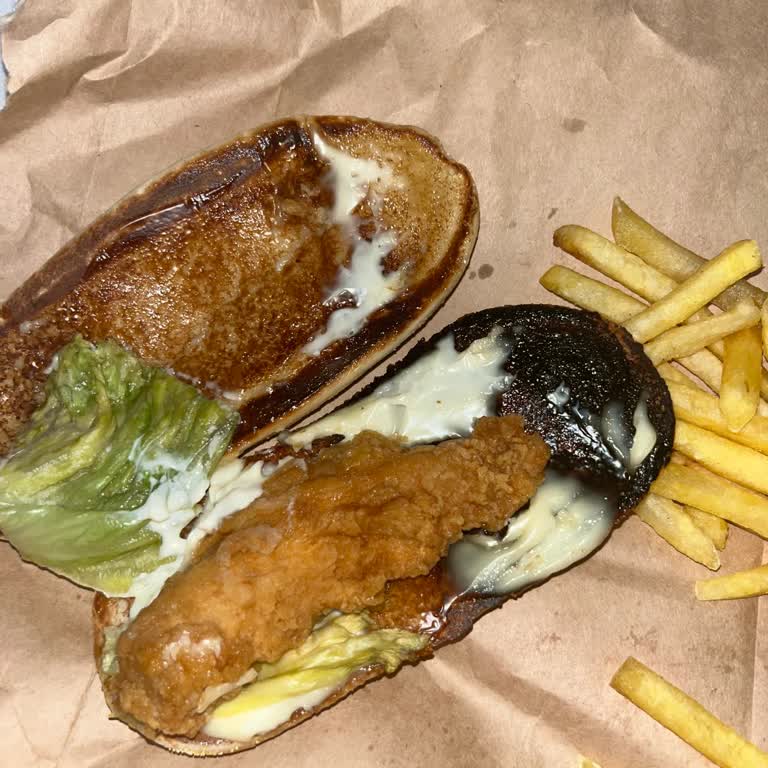 Yanmış Ekmek Ve Bozulmuş Marulla Gelen Popeyes Akçay Şubesi Siparişi