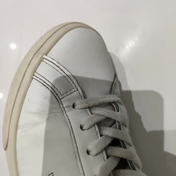 Veja Ayakkabısındaki Deri Çatlakları Ve Acil Değişim Talebi