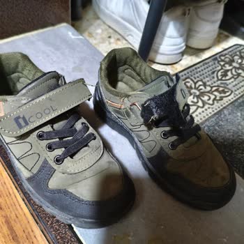 Çocuk Ayakkabısında Cırt Cırt Sorunu Kısa Sürede Yırtıldı