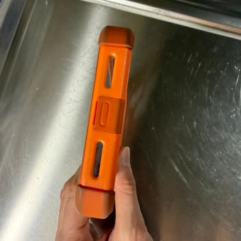 Turuncu İphone Kılıfının Hızlı Kararması Ve Satıcı Garantiyi Reddetmesi