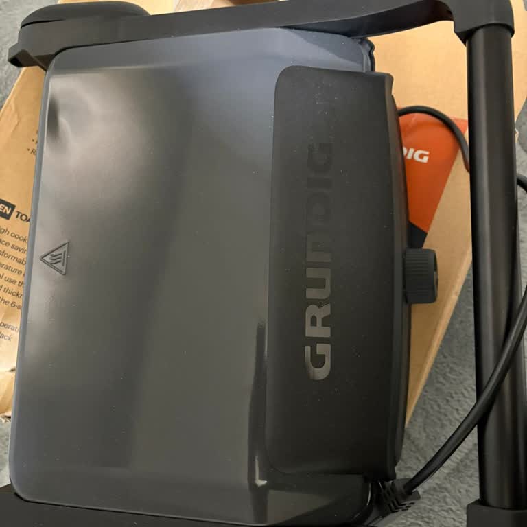 Bornova Forum'daki Teknosa'da Hasarlı Kutulu Grundig Tost Makinesi Satışı Ve İade Reddi