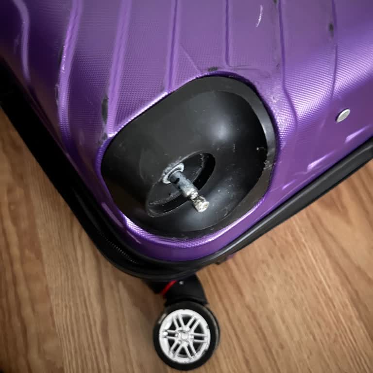 Sunexpress Uçuşunda Kırık Valiz Tekerleği Ve Dosya Numarası Verilmemesi