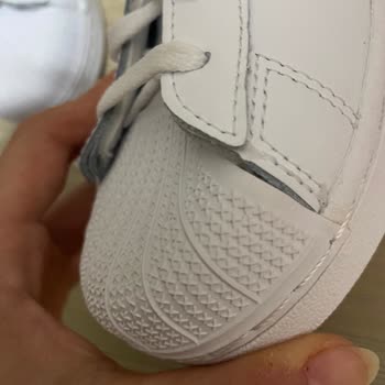 Kusurlu Adidas Superstar Çocuk Ayakkabı İçin Ücretsiz Değişim Talebi