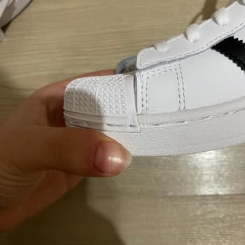 Kusurlu Adidas Superstar Çocuk Ayakkabı İçin Ücretsiz Değişim Talebi