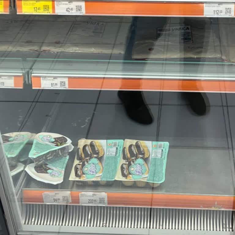 Migros Şubesinde Süresi Geçmiş Tatlılar Raflarda Bırakıldı