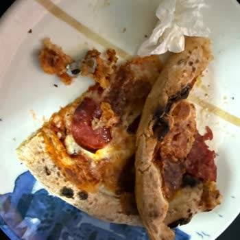 Pizza İçinde Demir Parça, Ağızda Yara