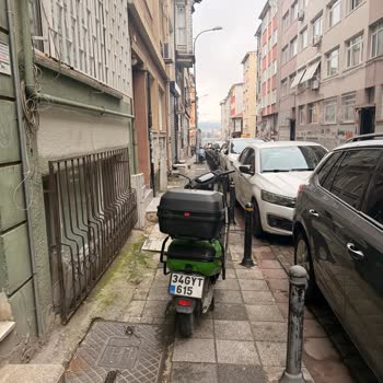 Martı Scooter’ların Kaldırıma Bırakılması Yaya Ve Sağlık Güvenliğini Tehlikeye Atıyor