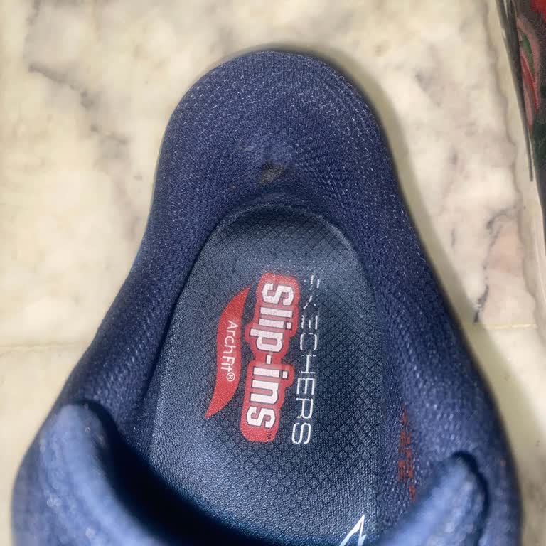 Skechers Slip-Ins Ayakkabısının İç Tabanı 4 Ayda Yırtıldı, Üretim Hatası İddiası Reddedildi