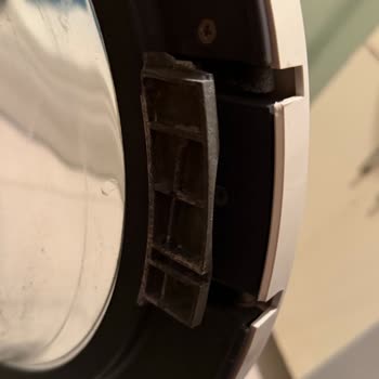 Awox Çamaşır Makinesinin Kapak Menteşesi Kırıldı, Garanti Kapsamında Yedek Parça Talebi