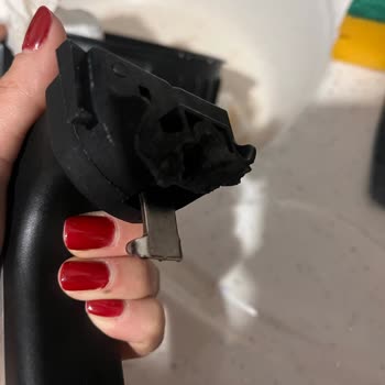 Kırılan Hazne Kulpu Airfryer'ı Kullanılamaz Hâle Getirdi Ve Yedek Parça Bulamıyorum