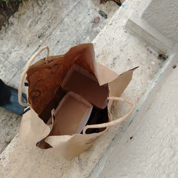 Dökülen Kahveler İçin Tam İade Talebi, Kupon Teklifi Yetersiz