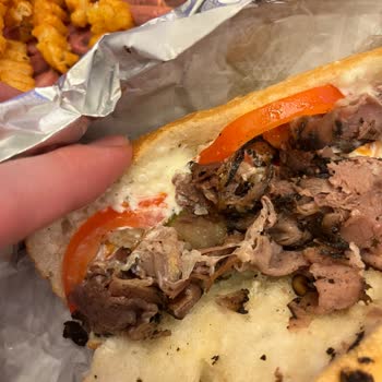 Arbys Zorlu Center Şubesinde Yanmış Yağlı Roast Beef, Yeşilimsi Balık Derisi Görüntüsü Sağlık Riski