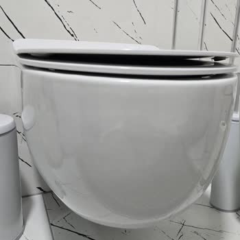 Klozet Kapağında Üretim Hatası Ve Su Sıçratması