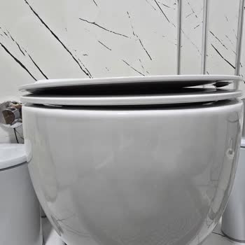 Klozet Kapağında Üretim Hatası Ve Su Sıçratması