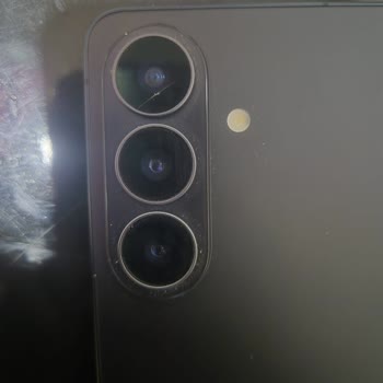 Yeni Samsung S26 Kamera Lensinde Çatlak Görülmesi Ve Değişim Talebi