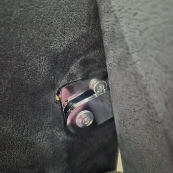 Eksik Vidalar Nedeniyle Valencia Koltuğunda Gıcırdama Ve Oynama Sorunu