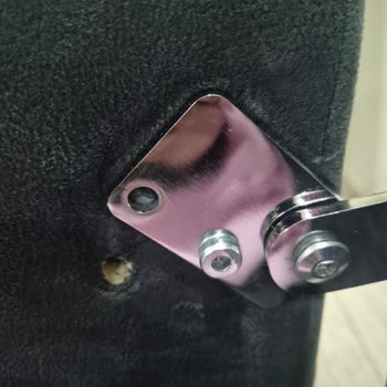 Eksik Vidalar Nedeniyle Valencia Koltuğunda Gıcırdama Ve Oynama Sorunu