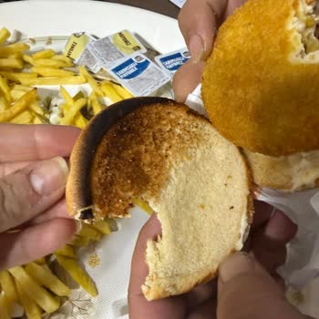 Geç Gelen Ve Eksik, Yanmış, Soğuk Burger King Siparişi İçin Tam İade Talebi