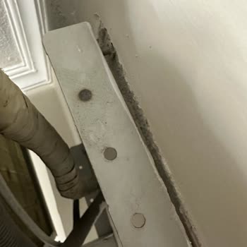 Arçelik Duvar Tipi Klimada Montaj Hatası Ve Düşme Riski