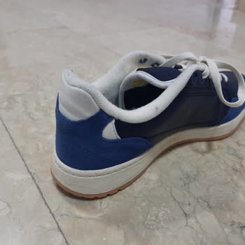 Adidas Ayakkabısının Sağ Topuk Sertliği Nedeniyle Yürüme Ağrısı Ve Değişim Talebi