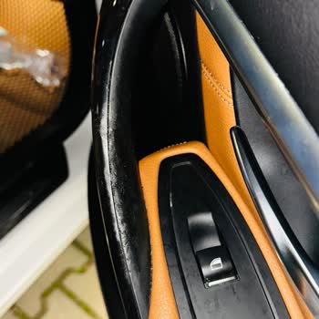 BMW 318i Modelinde Sos Acil Çağrı Arızası Ve Sağ Kapı Kolunda Soyulma Sorunu