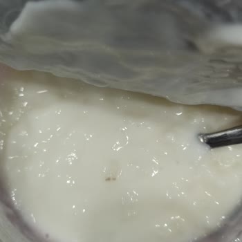 Eker Sütlaçta Plastik Kokusu Ve Bozulmuş Tat: Gıda Güvenliği Endişesi