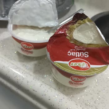 Eker Sütlaçta Plastik Kokusu Ve Bozulmuş Tat: Gıda Güvenliği Endişesi