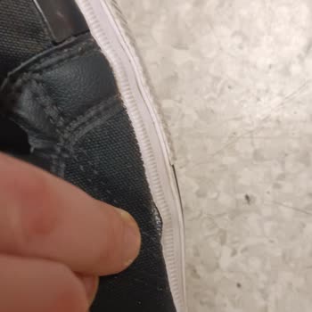 Converse Ayakkabısındaki Renk Solması Ve Yırtılmalara Garanti Reddi