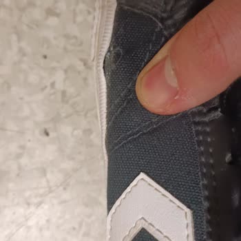 Converse Ayakkabısındaki Renk Solması Ve Yırtılmalara Garanti Reddi