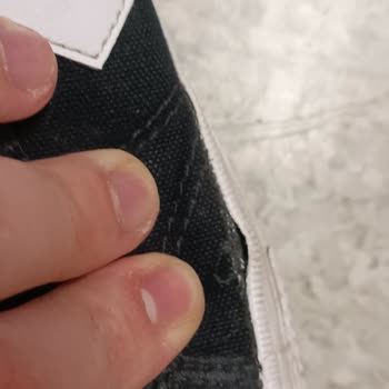 Converse Ayakkabısındaki Renk Solması Ve Yırtılmalara Garanti Reddi