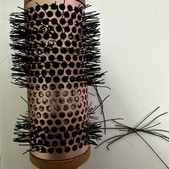 Dyson Fön Fırçası Kısa Sürede Tel Dökülerek Kullanılamaz Hale Geldi