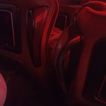 Ön Koltuk Yatırması Nedeniyle Hareket Edememe Ve Muavinin Duyarsız Tutumu