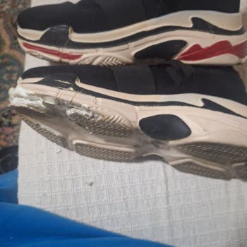 Spor Ayakkabının Tabanı 5 Kullanımda Köpük Gibi Dağıldı