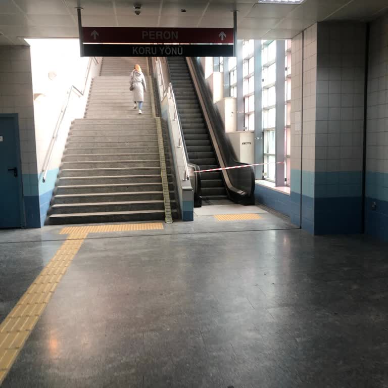 İstanbul Yolu Metro Asansör Ve Yürüyen Merdivenlerin Uzun Süre Çalışmaması Hasta Riskine Neden