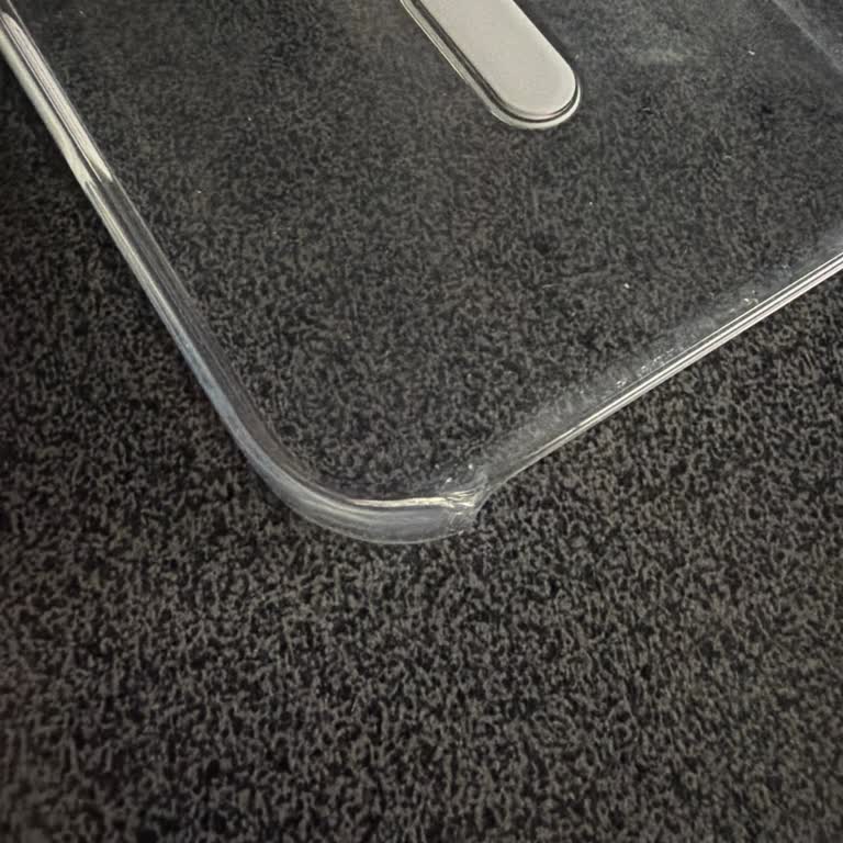 Şeffaf MagSafe Kılıfı Bir Hafta İçinde Çatladı, Değişim Talebi