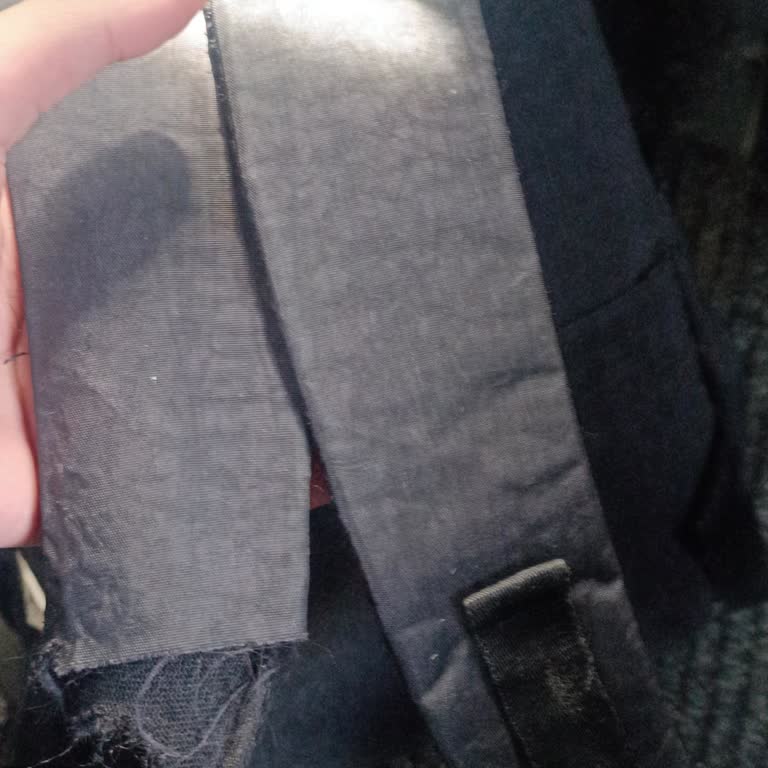 Ajet Bagajında Sırt Çantam Kol Kısmı Kesildi, Tazmin İstiyorum