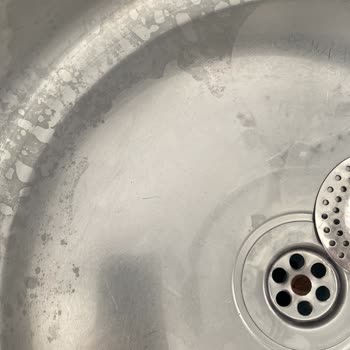 Porçöz Kireç Çözücü Evye Yüzeyine Kalıcı Zarar Verdi