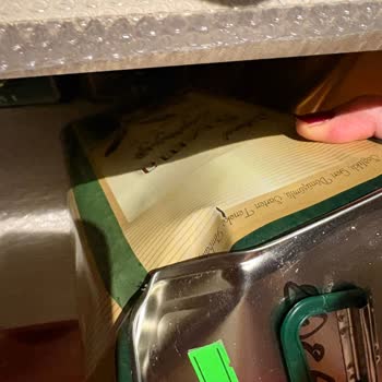 PTT Kargo’nun Dikkatsiz Taşıması Sonucu Zeytinyağı Tenekeleri Ezildi