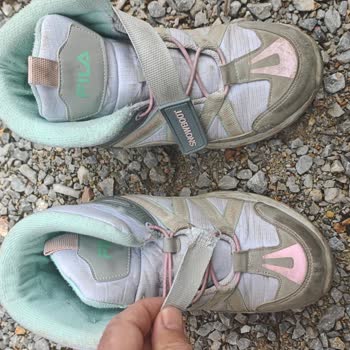 Deichmann Çocuk Botunda Su Alma Ve Cırt Cırt Kırılması