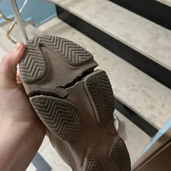 Ayakkabının Tabanı Üç Gün İçinde Ayrıldı Üretim Hatası Şikayeti