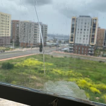 Balkon Camındaki Çatlak İçin Ücretsiz Değişim Talebi