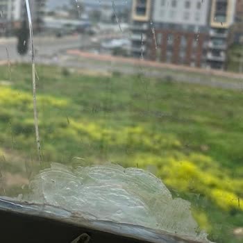 Balkon Camındaki Çatlak İçin Ücretsiz Değişim Talebi