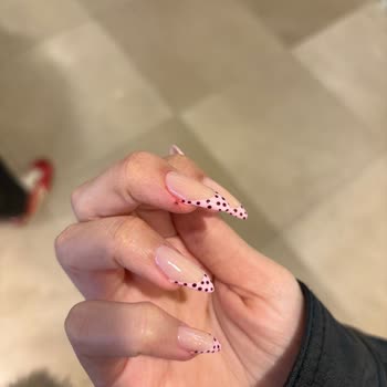 Protez Tırnakta Aşırı Kesim Ve Ağrı, Görünüm Bozukluğu Ve Ücret İadesi Talebi